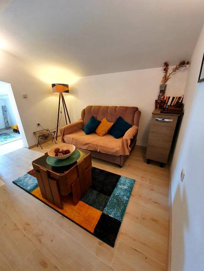 Alisa Apartment *
